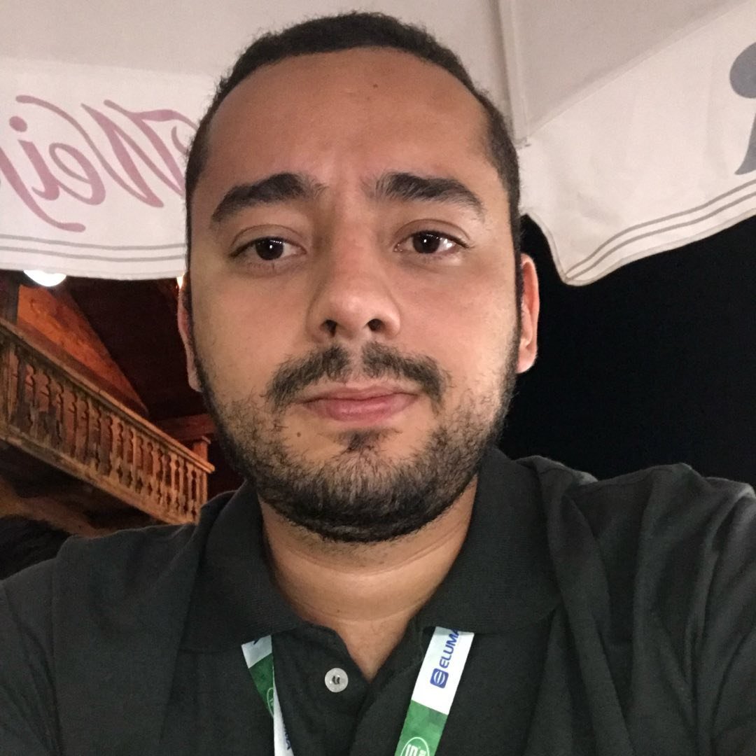 <em>Carlos alamaro</em>